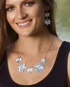 Montana Silversmiths Womens Treasures Starlight Bouquet Necklace 9 Montana Silversmiths Womens Treasures Starlight Bouquet Necklace -Ladies Western Cowboy Shop 4 eb761b35 398d 4015 90ba eacc798a1395